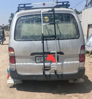 Toyota HiAce 2002 Silver