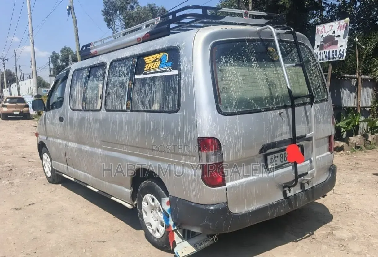 Toyota HiAce 2002 Silver