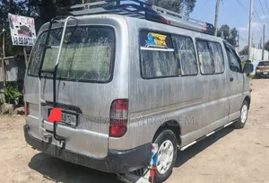Toyota HiAce 2002 Silver