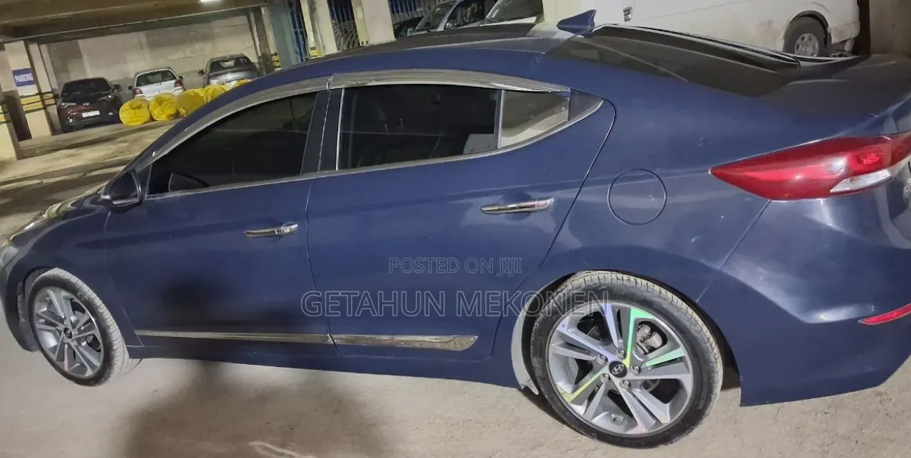 Hyundai Avante 2016 Blue