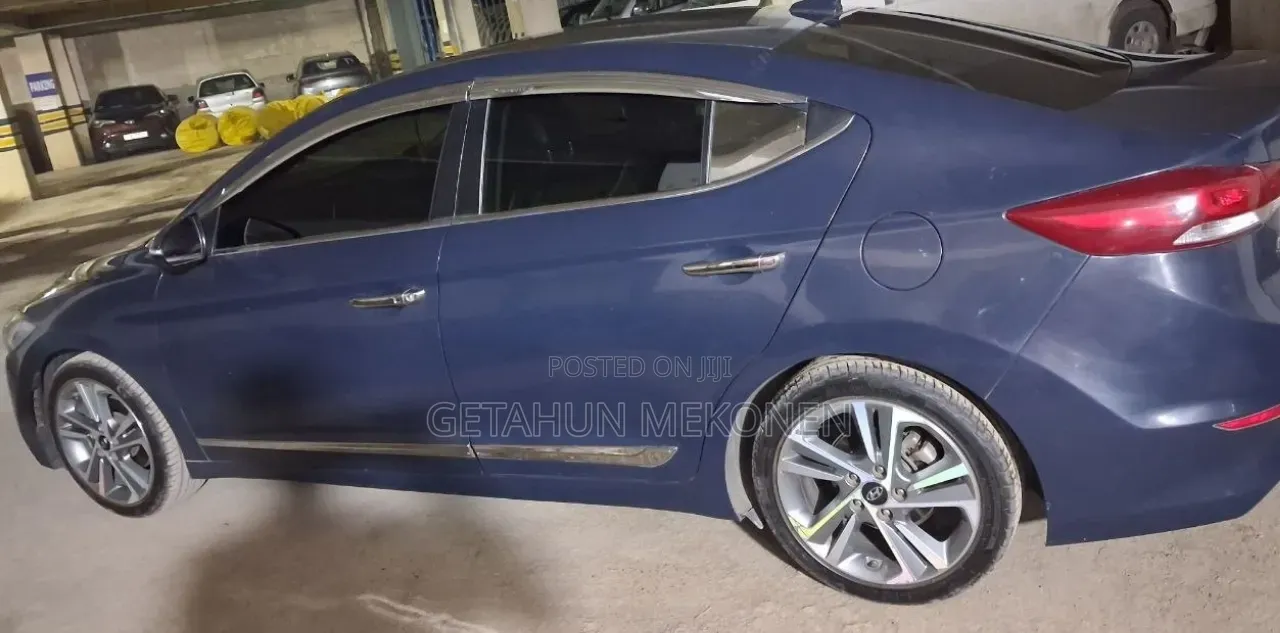 Hyundai Avante 2016 Blue