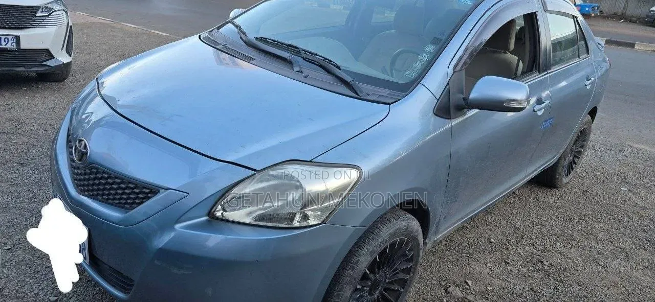 Toyota Belta 2011 Blue