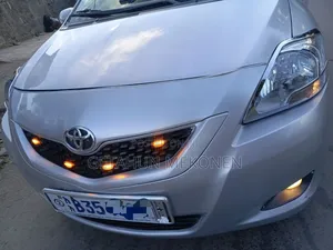 Toyota Belta 2010 Silver