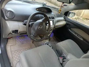 Toyota Belta 2010 Silver