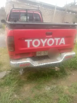 Toyota Hilux 2001 Red