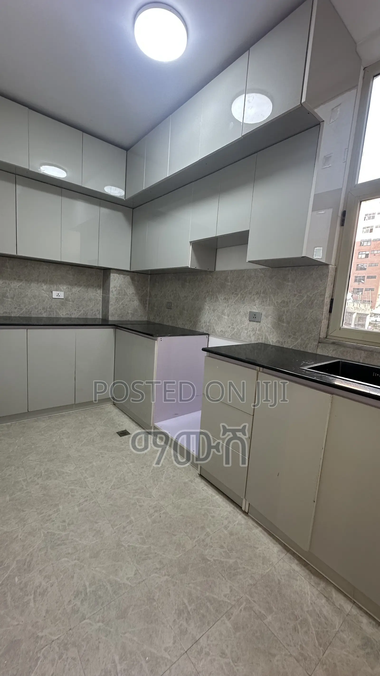 Furnished 3bdrm Condo in አያት 49 ማዞሪያ አካባቢ, Bole for sale