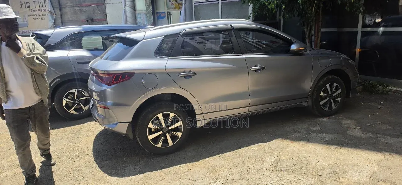 BYD E2 43 kWh 94 hp FWD 2024 Silver