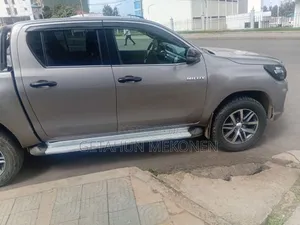 Toyota Hilux Revo Double Cab Deisel 2.8 AWD 2020 Gold