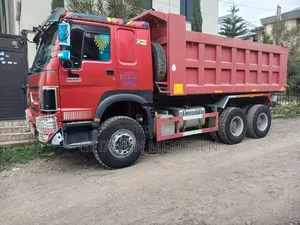 Sinotruk Howo 2025 Red