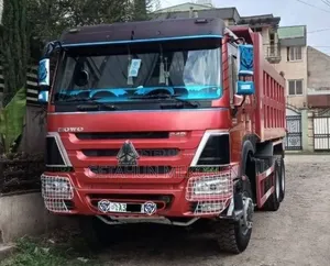 Sinotruk Howo 2025 Red
