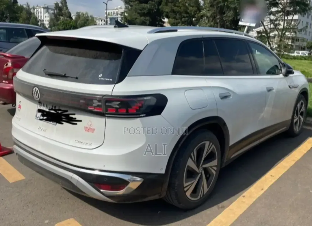 Volkswagen ID.6 2024 Off white