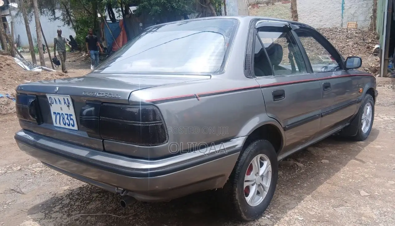 Toyota Corolla Sedan 1990 Gray