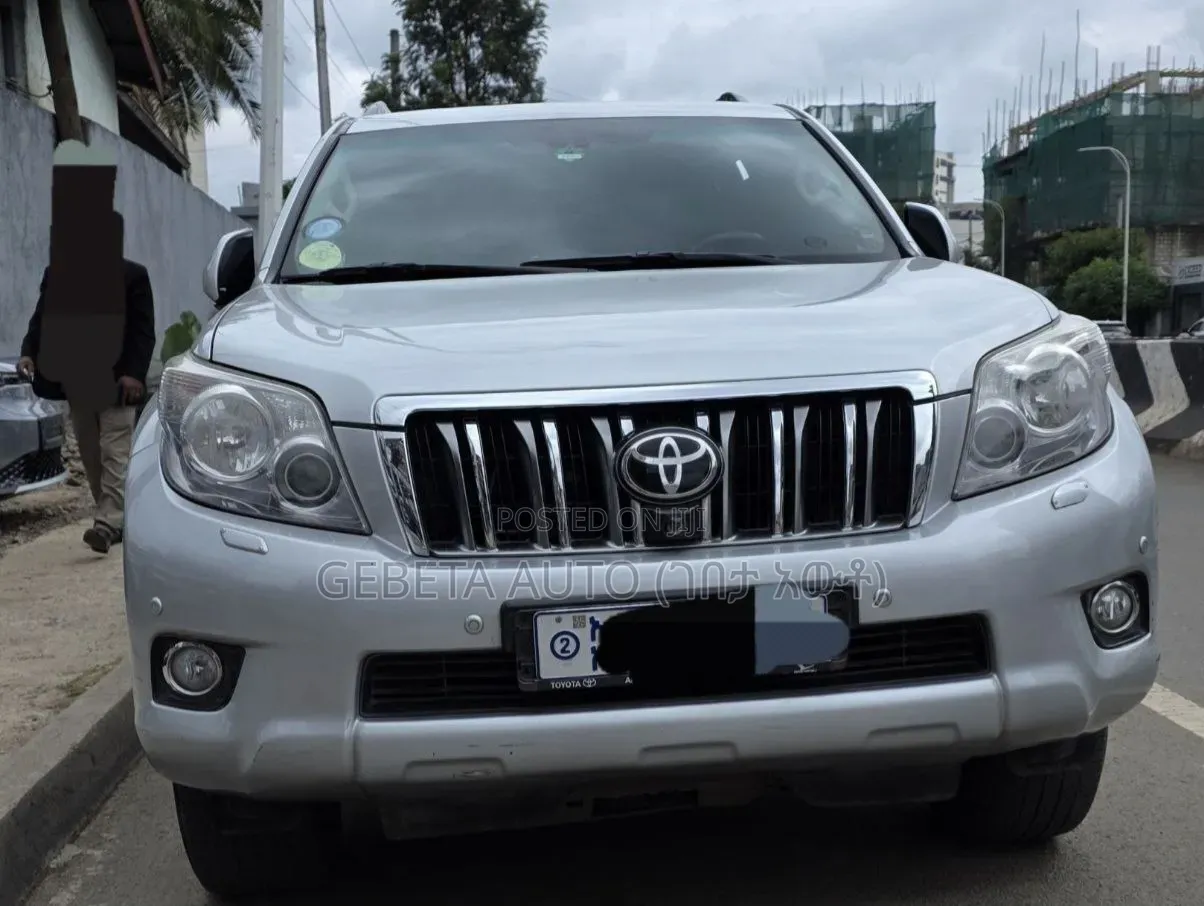 Toyota Land Cruiser 2012