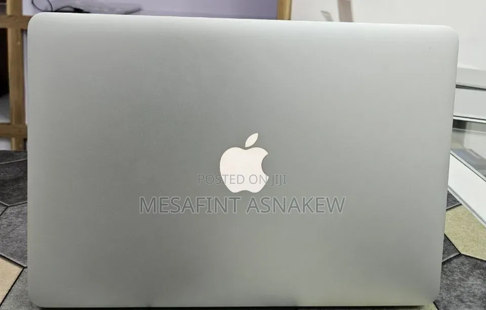 New Laptop Apple MacBook Air 2017 8GB Intel Core 5 SSD 256GB