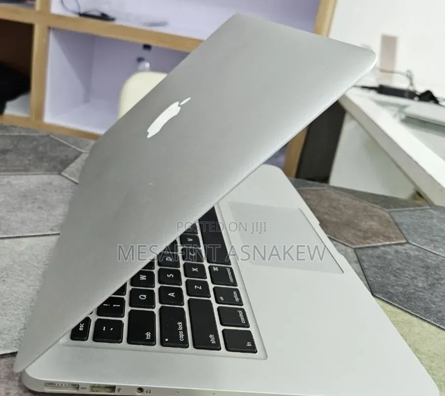 New Laptop Apple MacBook Air 2017 8GB Intel Core 5 SSD 256GB