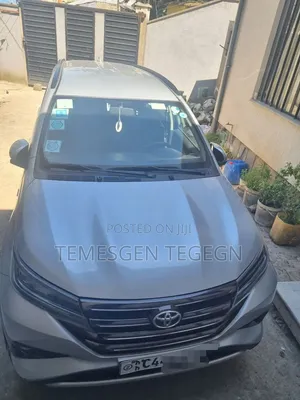 Toyota Rush 2023 Silver