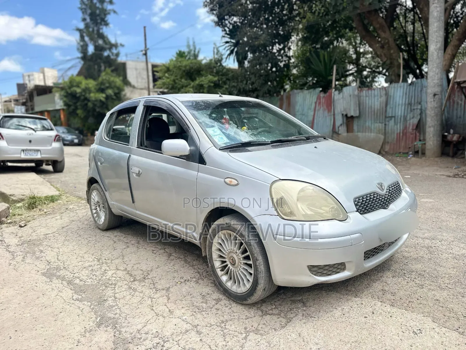 Toyota Vitz 2002 Silver