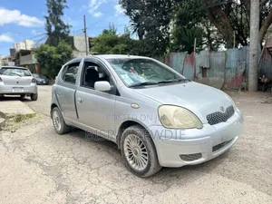 Toyota Vitz 2002 Silver