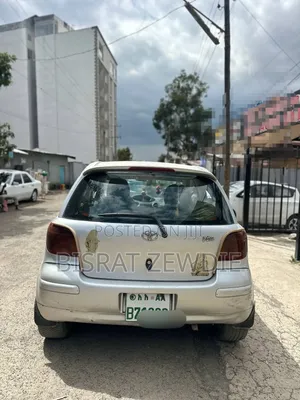 Toyota Vitz 2002 Silver
