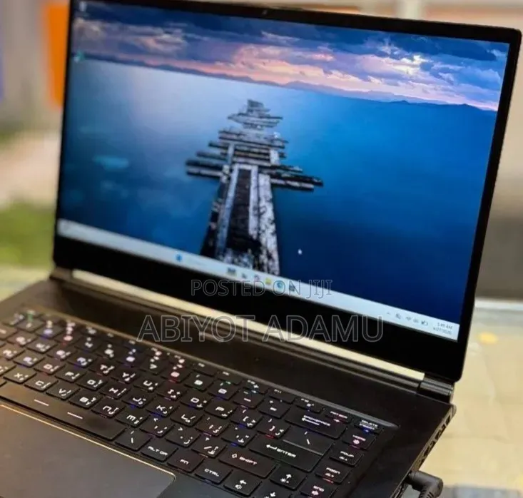 New Laptop MSI Stealth 17 Studio A13V 16GB Intel Core i7 SSD 512GB