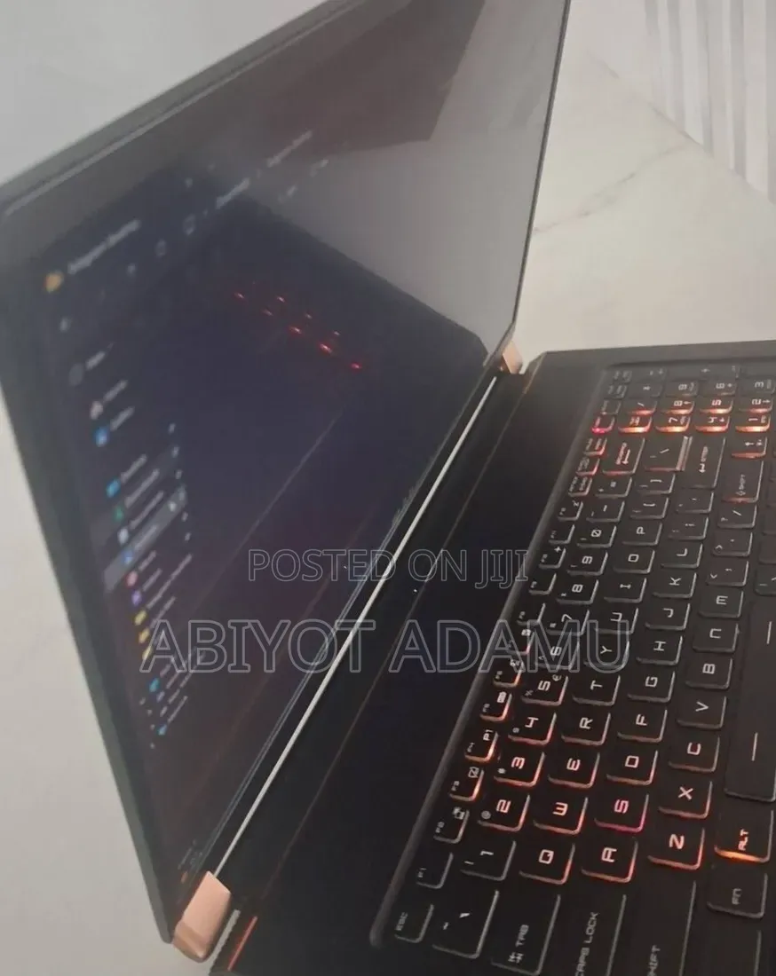 New Laptop MSI Stealth 17 Studio A13V 16GB Intel Core i7 SSD 512GB