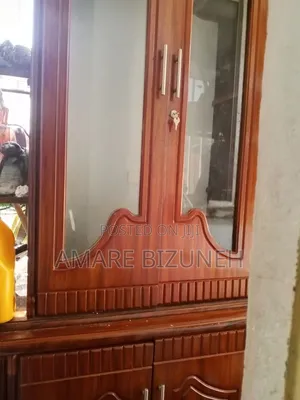 ኮርነር ቡፌ ከነተደራቢው