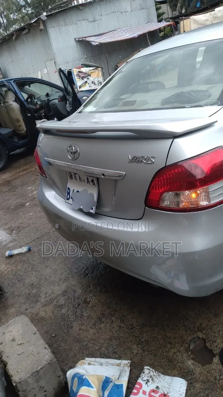 Toyota Yaris 2010 Silver