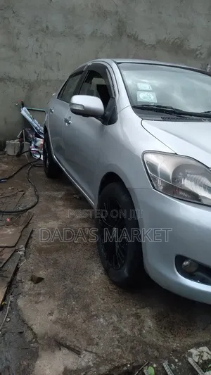Toyota Yaris 2010 Silver