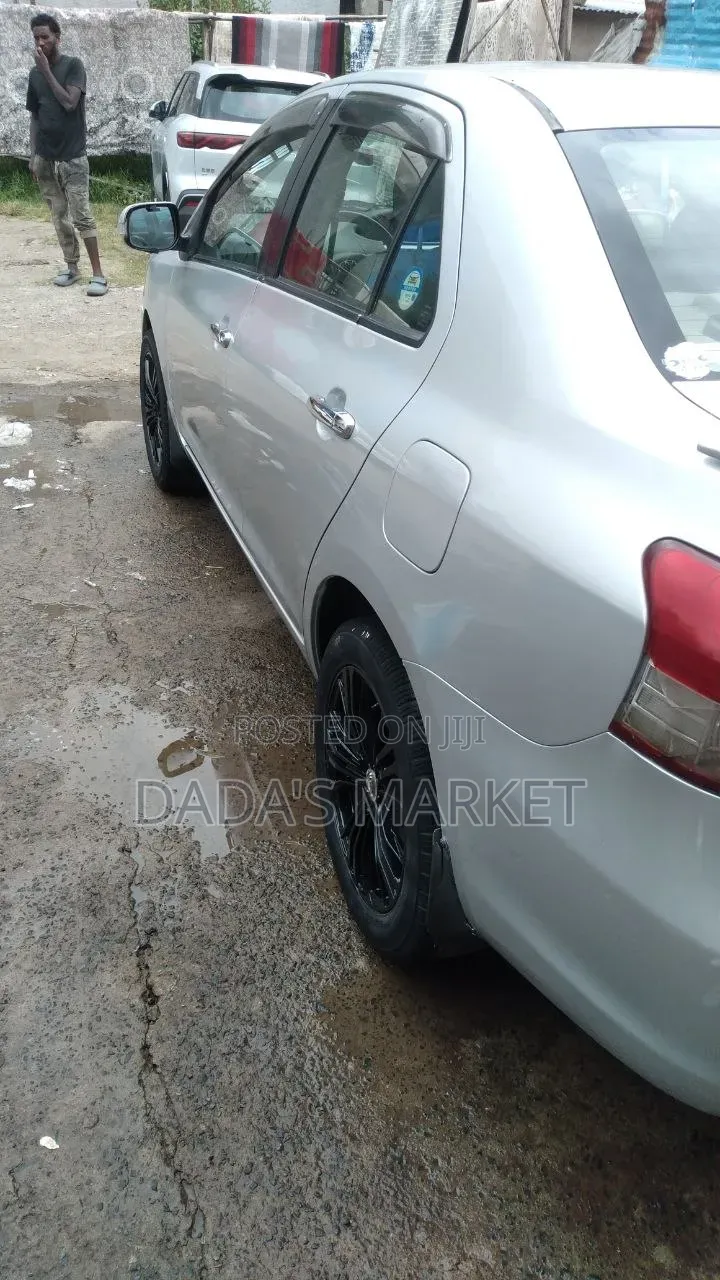 Toyota Yaris 2010 Silver