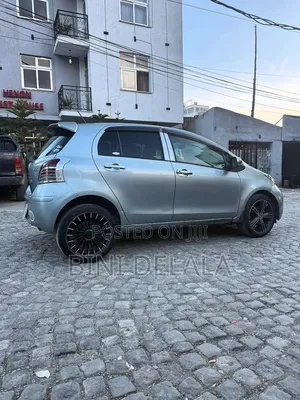 Toyota Yaris Base Hatchback 3dr 2010 Silver