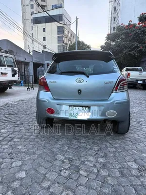 Toyota Yaris Base Hatchback 3dr 2010 Silver