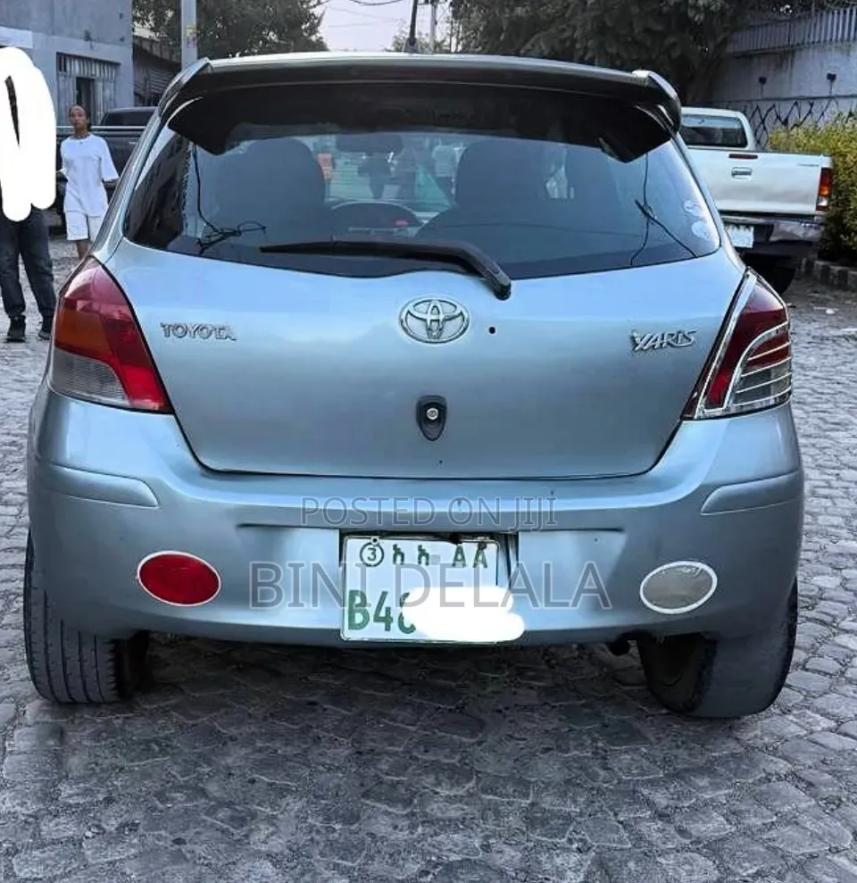 Toyota Yaris Base Hatchback 3dr 2010 Silver