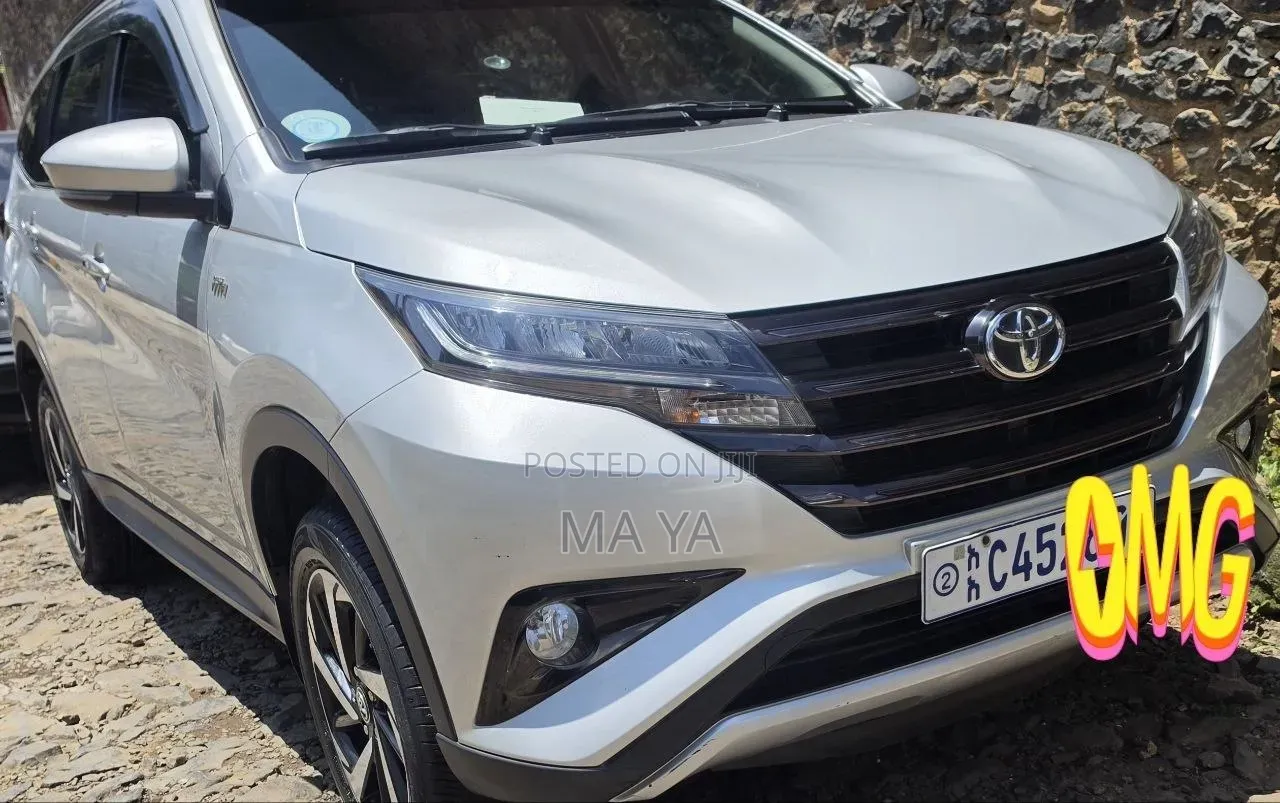 Toyota Rush 2023 Silver