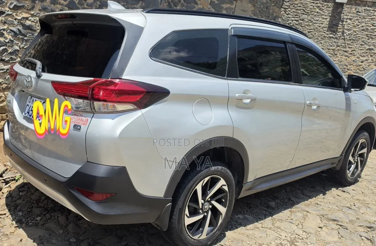 Toyota Rush 2023 Silver