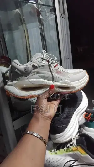 Style of Sneakers Shoes 