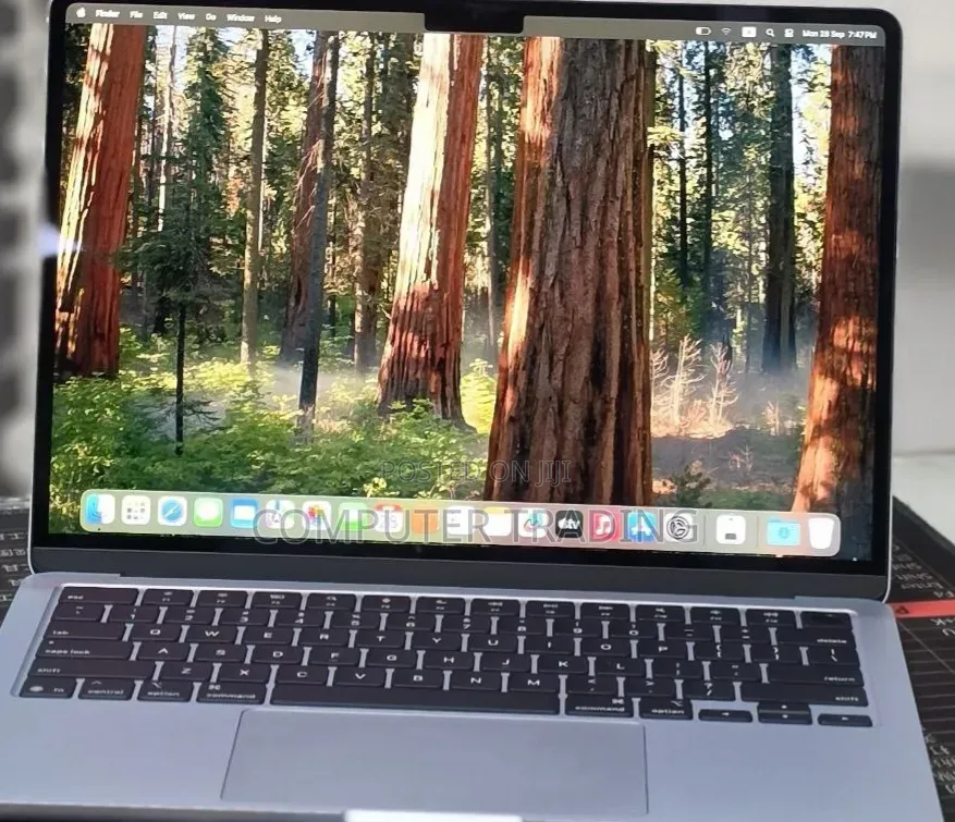 New Laptop Apple MacBook Air 2025 M4 16GB Intel Core i7 SSD 512GB