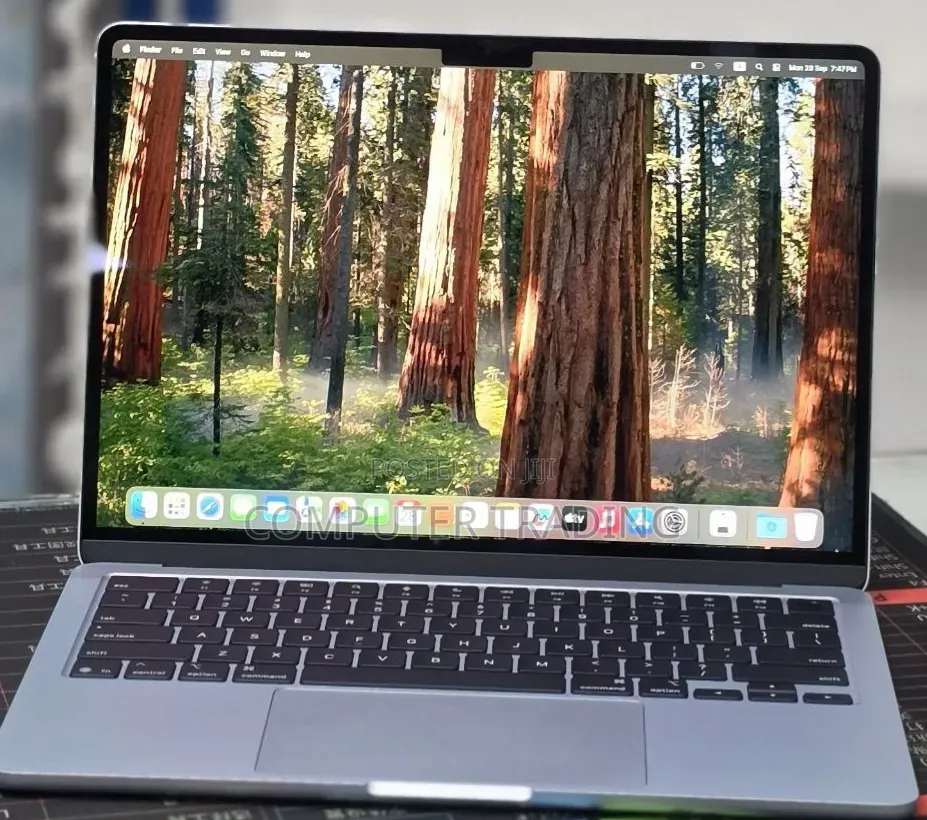 New Laptop Apple MacBook Air 2025 M4 16GB Intel Core i7 SSD 512GB