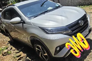 Toyota Rush 2023 Silver