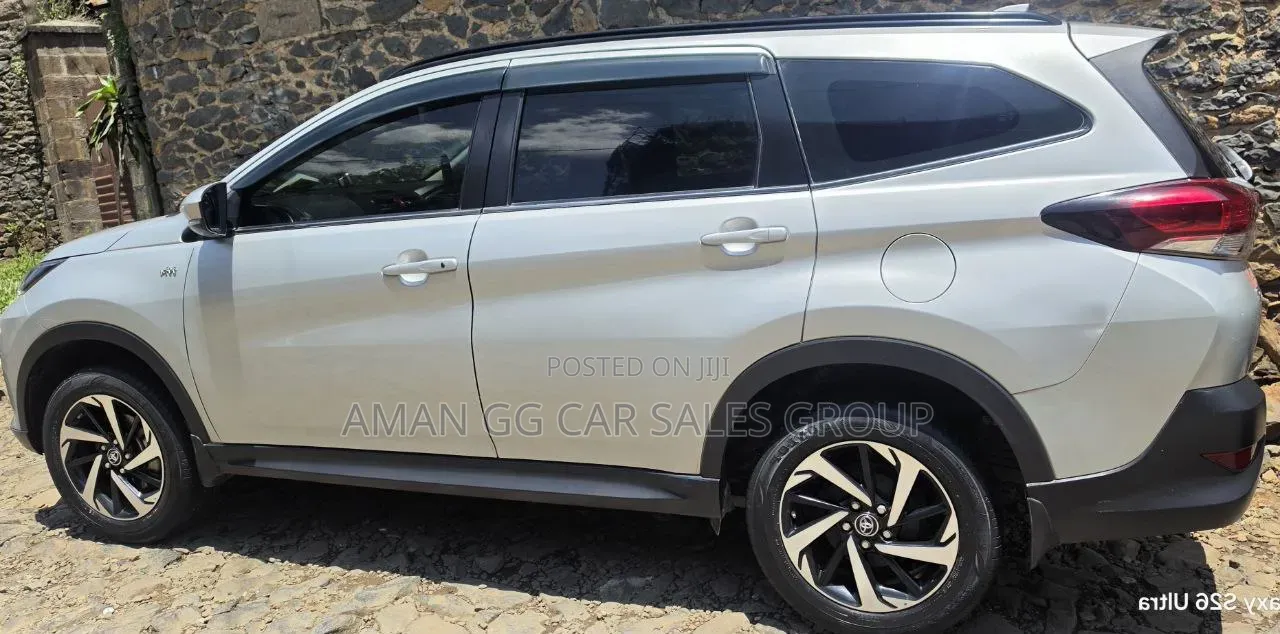 Toyota Rush 2023 Silver