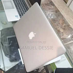 New Laptop Apple MacBook Pro 2015 16GB Intel Core i5 SSD 256GB