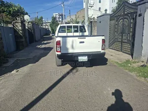 Toyota Hilux SR 4x4 2015 White