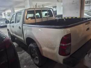 Toyota Hilux SR 4x4 2015 White