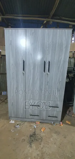 1.20 Laminate Closet