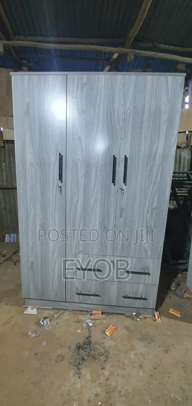 1.20 Laminate Closet