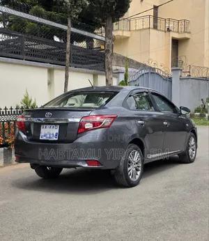 Toyota Yaris 2014 Gray