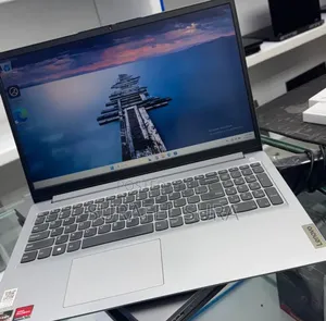 New Laptop Lenovo IdeaPad 1 8GB AMD Ryzen 5 SSD 512GB