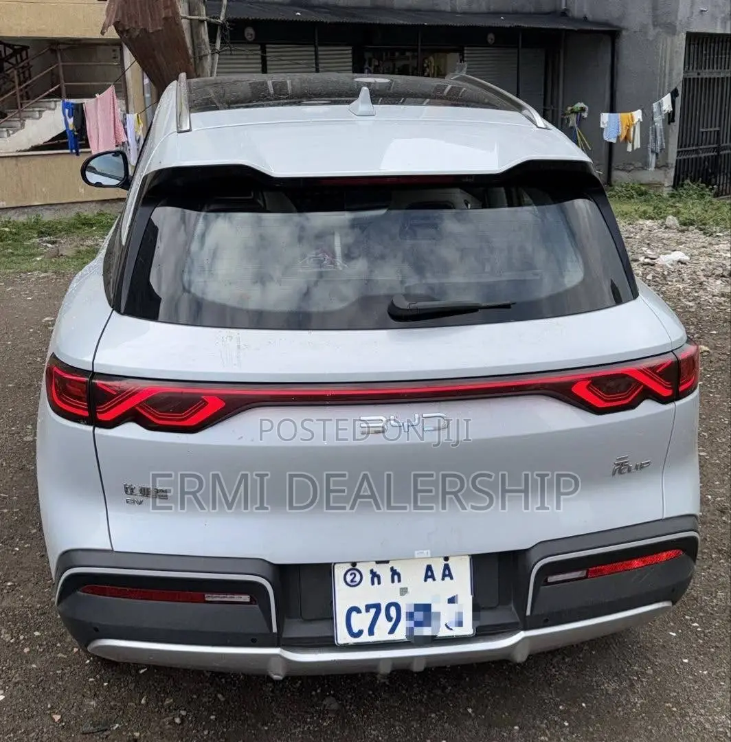 BYD Yuan Up 2025 Silver