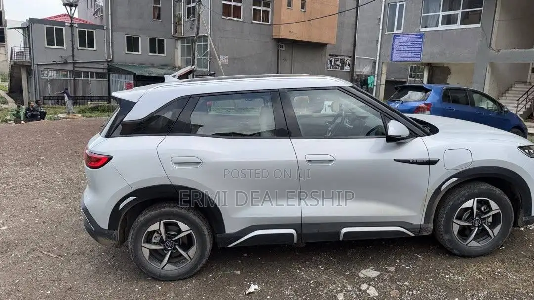 BYD Yuan Up 2025 Silver