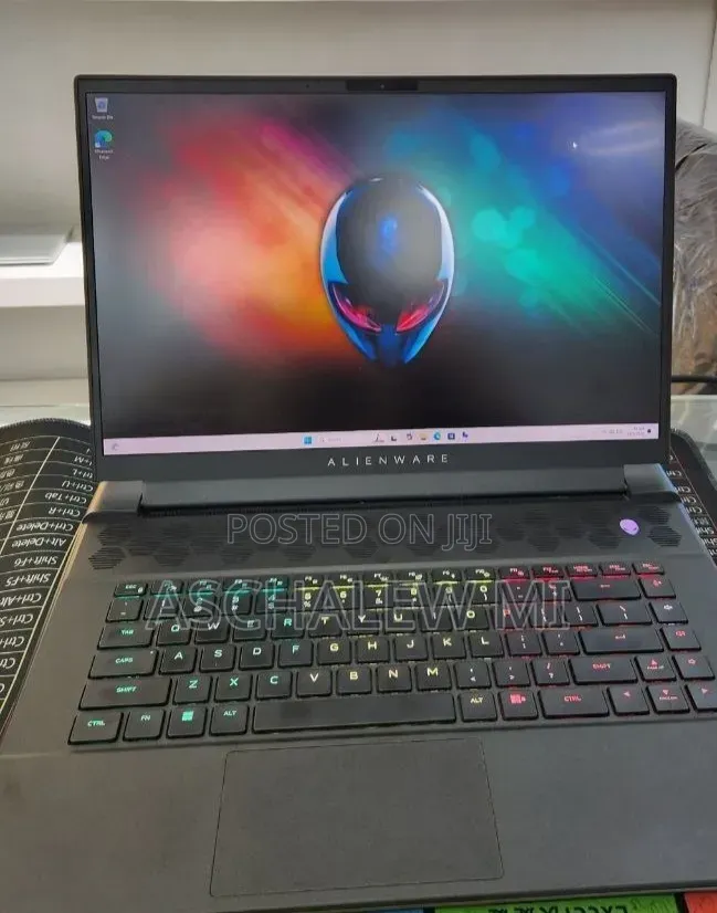 New Laptop Alienware M16 R1 16GB AMD Ryzen 9 SSD 1T