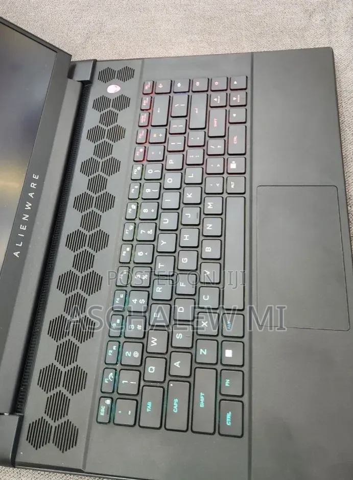 New Laptop Alienware M16 R1 16GB AMD Ryzen 9 SSD 1T